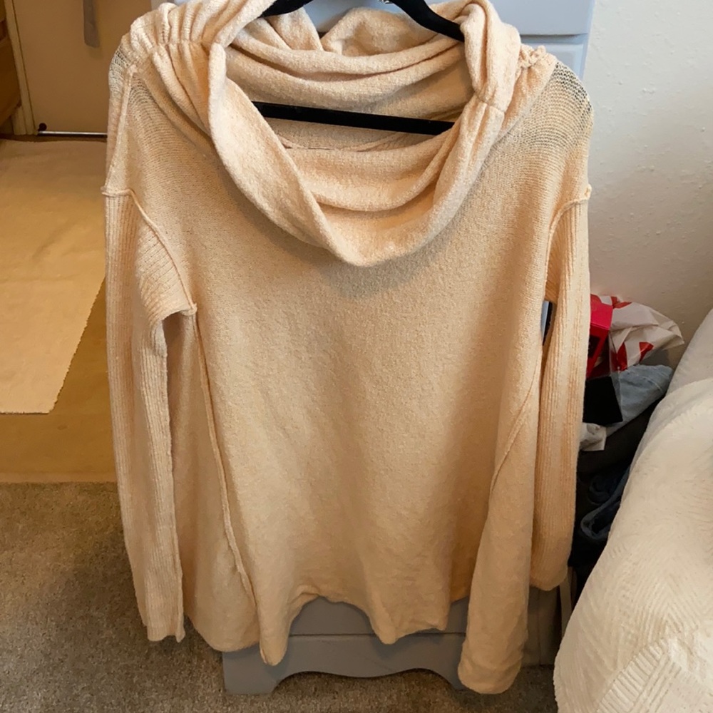 Free People peach pullover sweater turtle neck